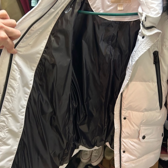 Michael Kors Duck down puffer jacket with belt stylish & trending luxury - Picture 7 of 7